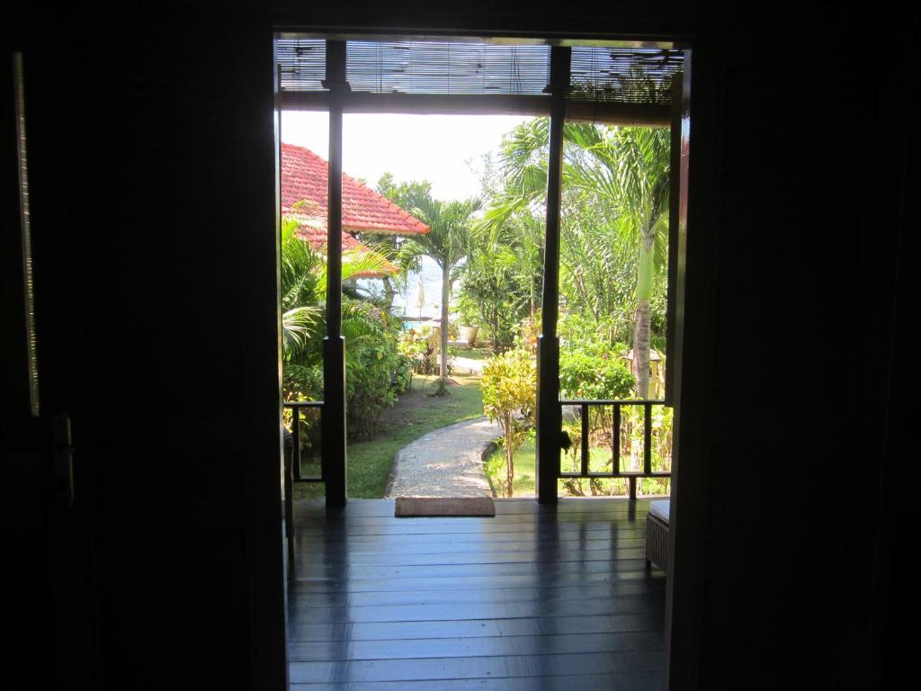 Kembali Beach Bungalows Amed Exteriör bild