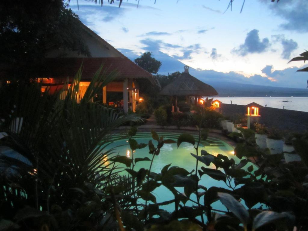 Kembali Beach Bungalows Amed Exteriör bild